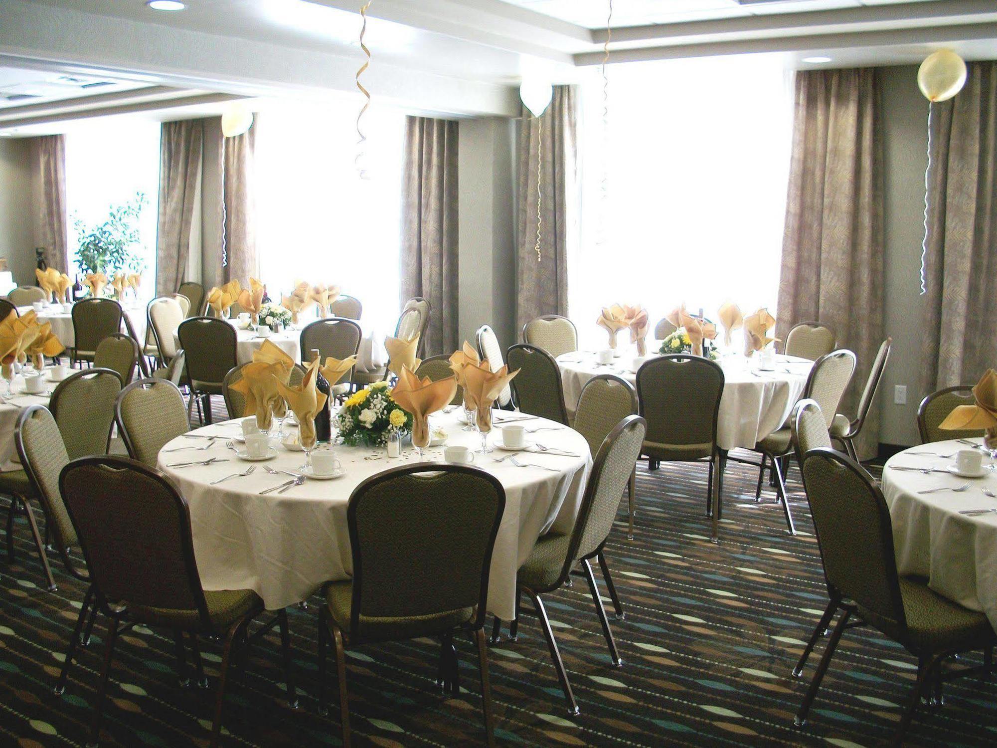 Hampton Inn & Suites By Hilton Barrie Étterem fotó